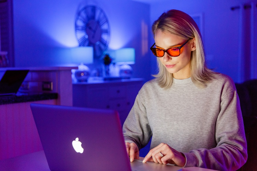 how to block blue light click link to visit Swanwicksleep.com for more info/purchasing options. 